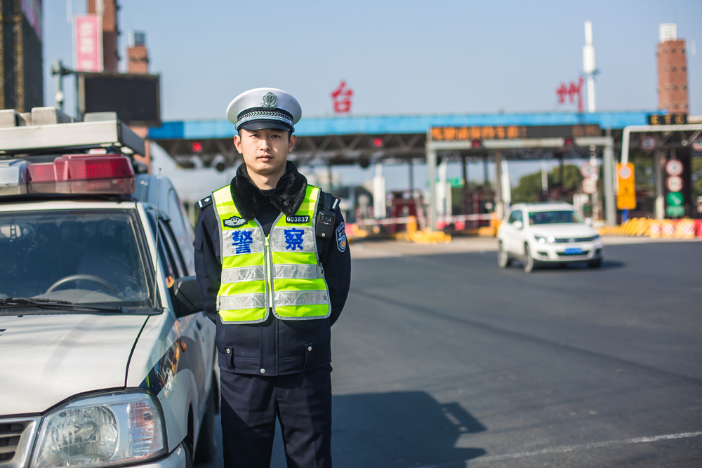 从警七年,六年春节在单位过,一个高速交警小伙的春节